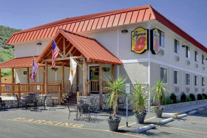 Super 8 Cody - by Wyndham