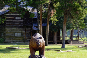 Pahaska Tepee Resort